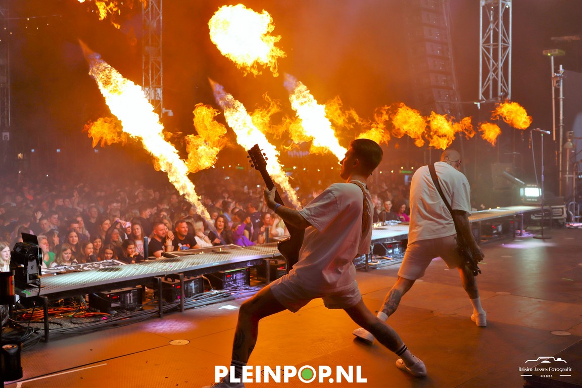 The Dirty Daddies     (1a)